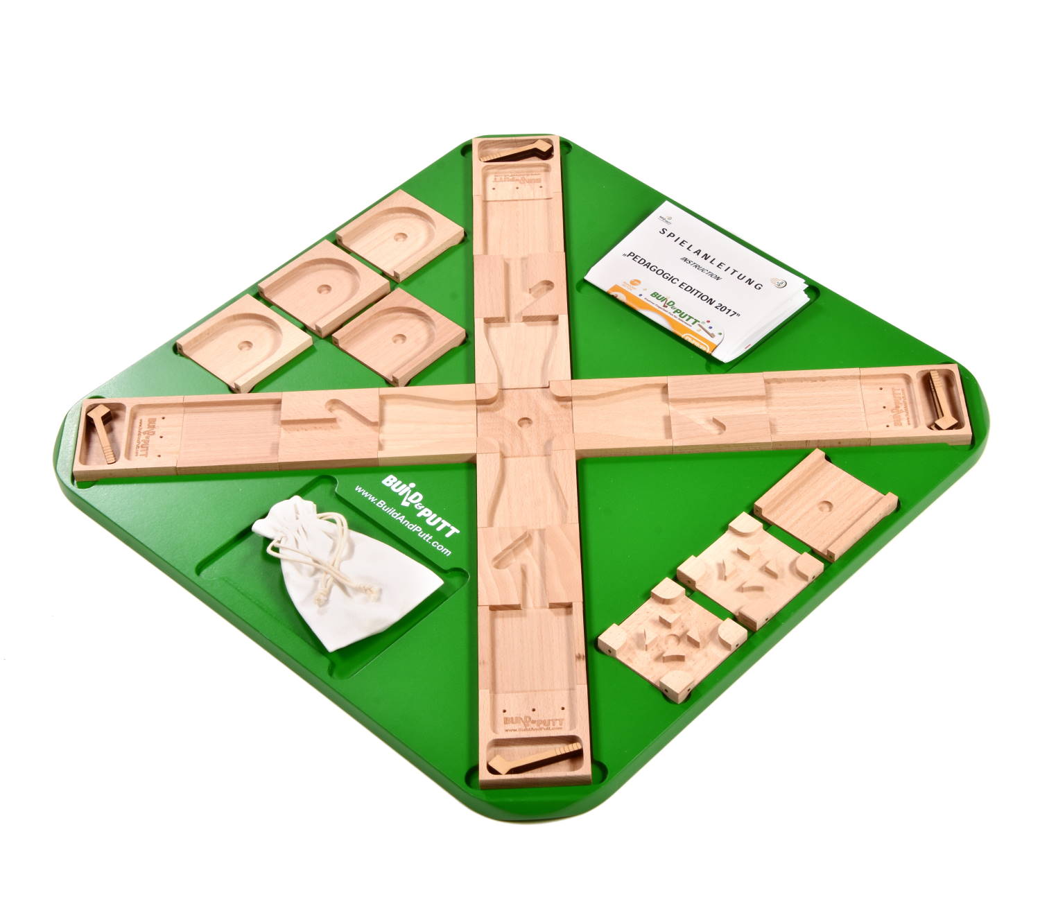 Grünes Spielbrett mit kreuzförmiger Bahn für 4 Spieler